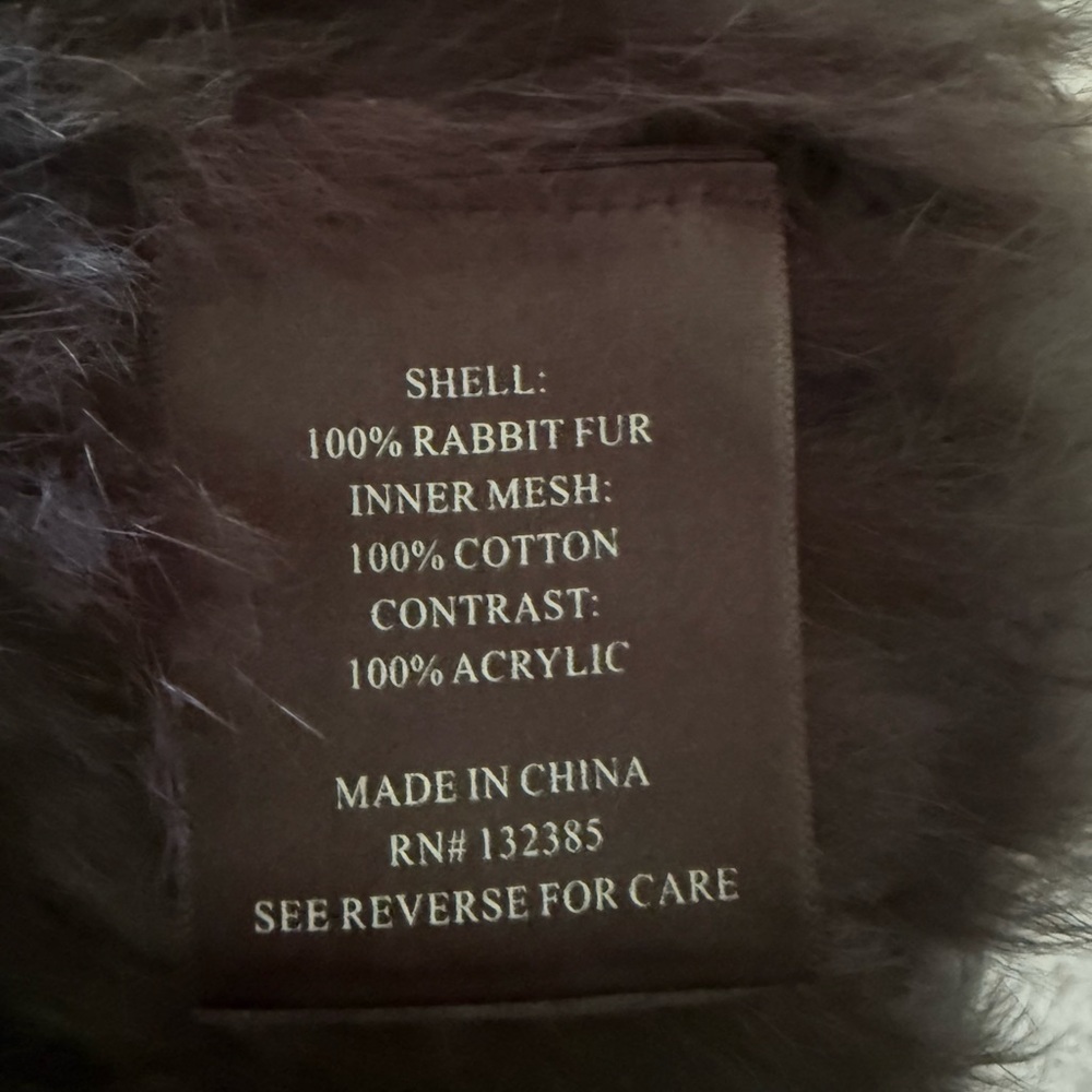 Love Token Gray Rabbit Fur Vest, size Large.
100% Rabbit Fur. - Picture 7 of 8